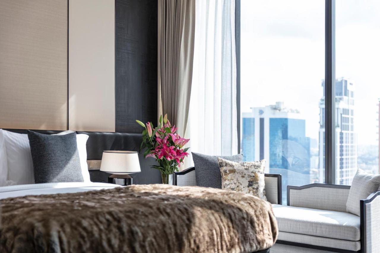 Ascott Thonglor Bangkok Hotel Eksteriør billede A bedroom at The Ritz-Carlton, Shenzhen