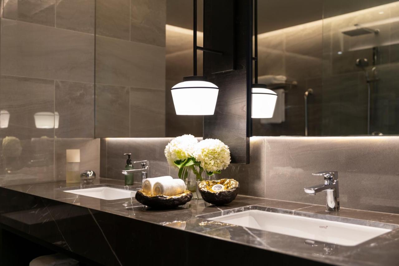 Ascott Thonglor Bangkok Hotel Eksteriør billede Bathroom