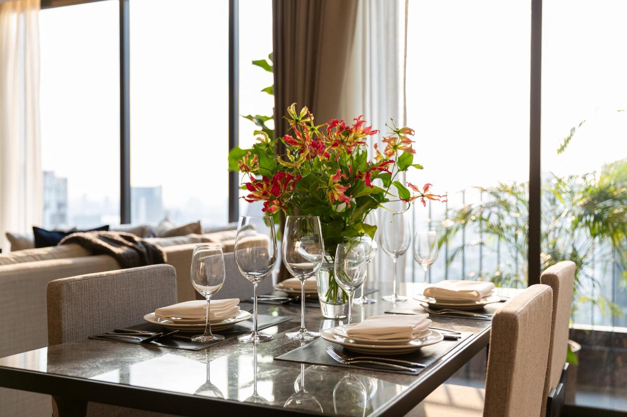 Ascott Thonglor Bangkok Hotel Eksteriør billede A dining room