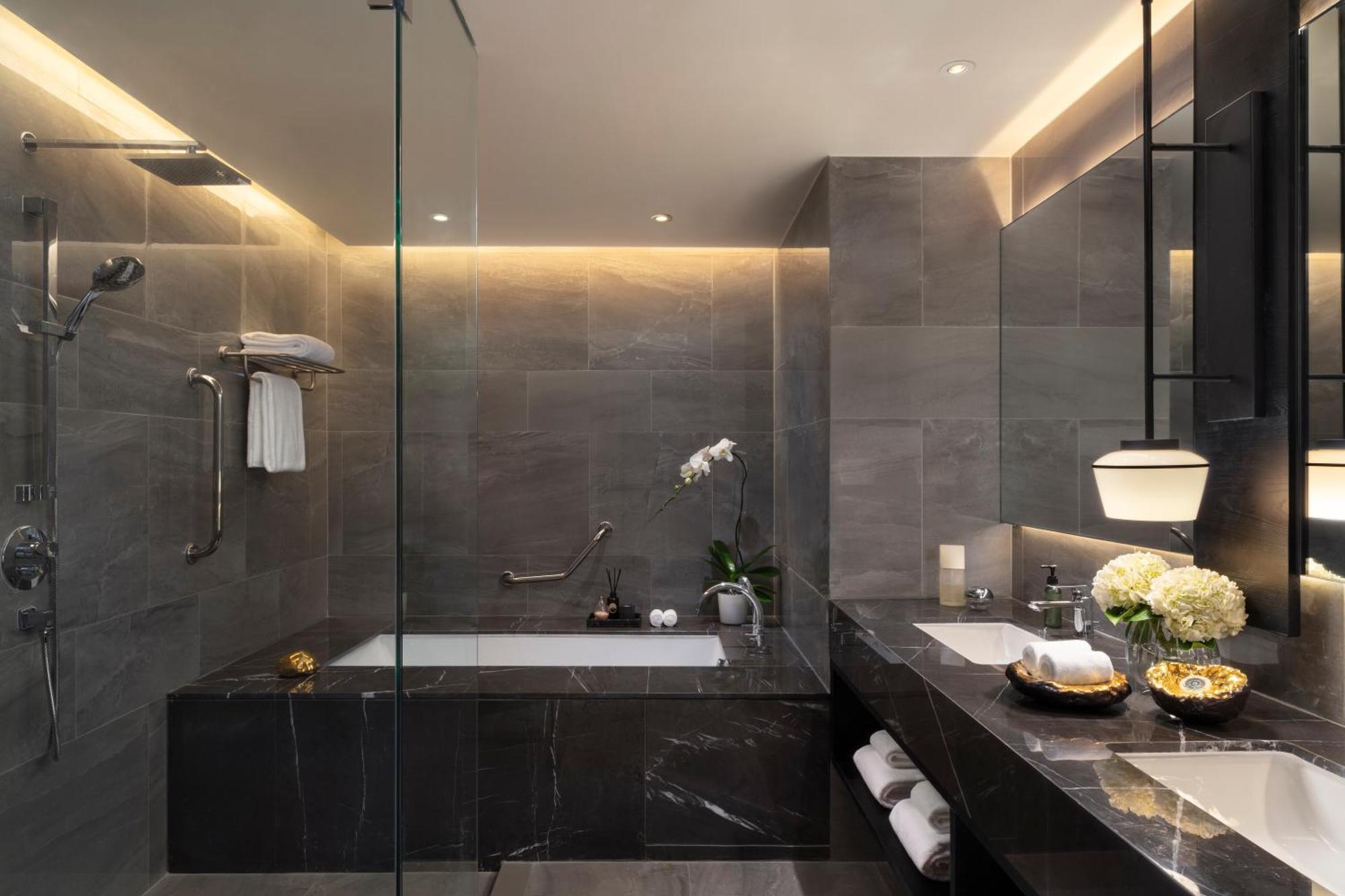 Ascott Thonglor Bangkok Hotel Eksteriør billede Bathroom